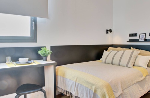 Milagrosa Apartment | Modern Studio with High-Speed Wi-Fi in Pamplona