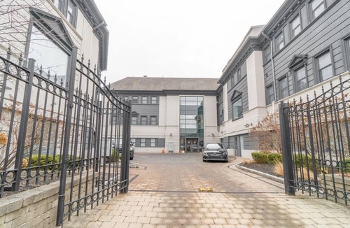 Norwalk Apartment | Modern studio with King bed - 3 mins from down town SONO