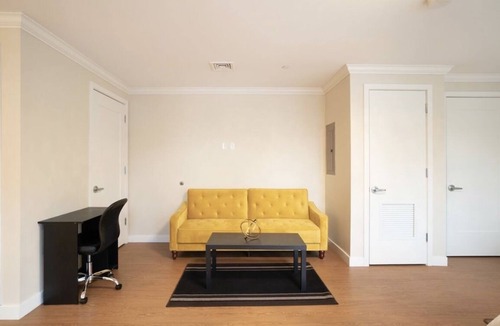 Norwalk Apartment | Modern studio with King bed - 3 mins from down town SONO