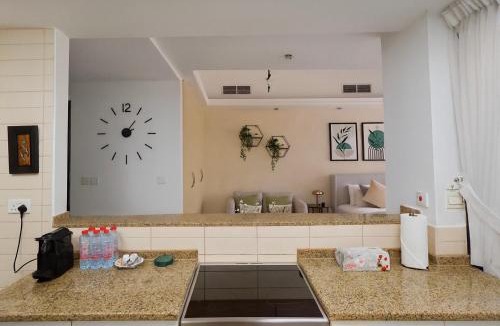 Jumeirah Lake Towers Apartment | Modern Studio with Marina Skyline view in JLT - Prime Location near Metro