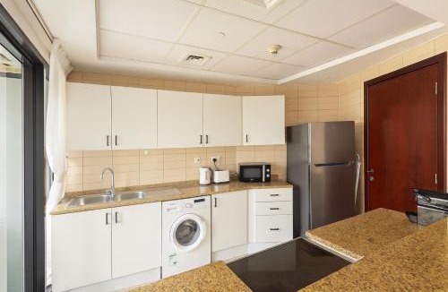 Jumeirah Lake Towers Apartment | Modern Studio with Marina Skyline view in JLT - Prime Location near Metro