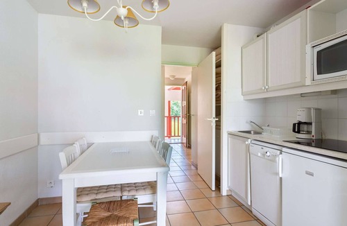 Behobie Apartment | Modern studio with pool and parking, near Basque corniche