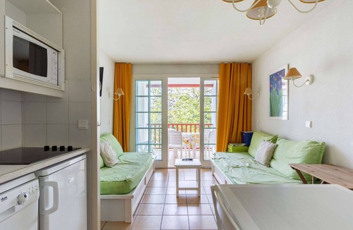 Behobie Apartment | Modern studio with pool and parking, near Basque corniche