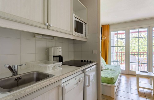 Behobie Apartment | Modern studio with pool and parking, near Basque corniche