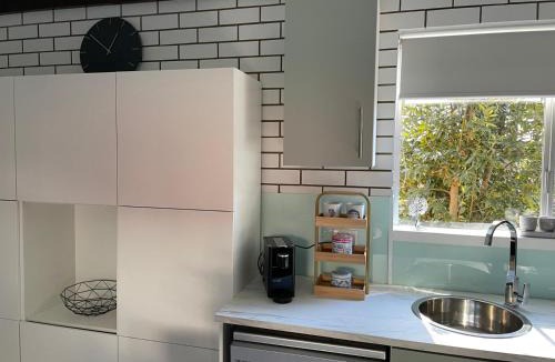 Athelstone Apartment | Modern studio with private patio