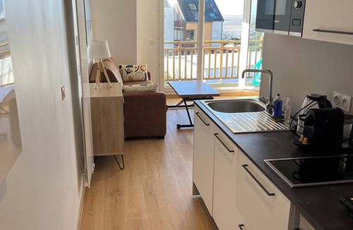 Moyenneville Apartment | Modern studio with sea view