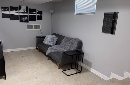 Metropolitan Hill - Beech Street Apartment | Modern Style Cozy Private Apt