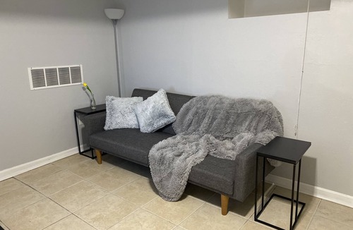 Metropolitan Hill - Beech Street Apartment | Modern Style Cozy Private Apt