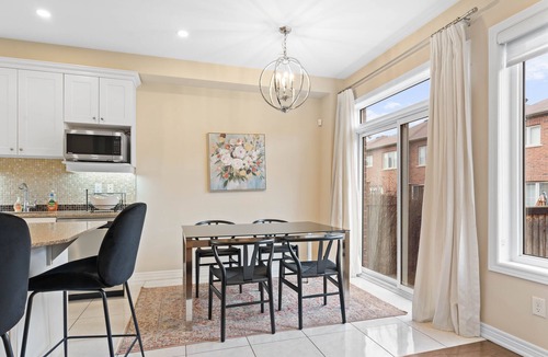 Mount Pleasant House | Modern Style ~ Family-Friendly ~ House for Six ~ Fully Equipped ~ Brampton