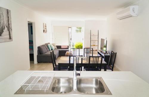 Deer Park House | Modern style unit 2 Deer Park