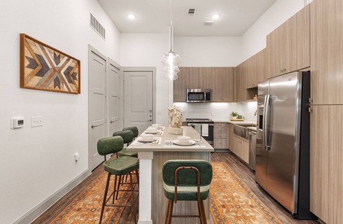 West Oak Hill Apartment | Modern Stylish 1BR w/Pool & Gym Access