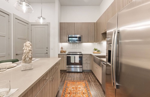 West Oak Hill Apartment | Modern Stylish 1BR w/Pool & Gym Access