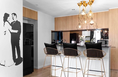 Adelaide Central Business District Apartment | Modern & Stylish 2BR Apt - CBD - Free Parking