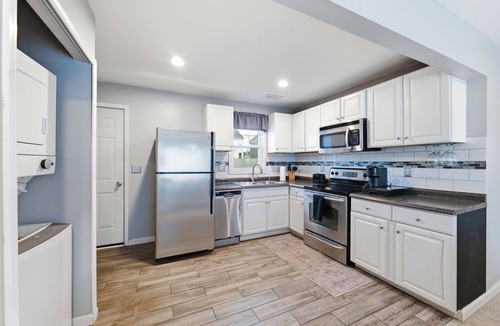 Westland House | Modern & Stylish 2BR Suburban Retreat