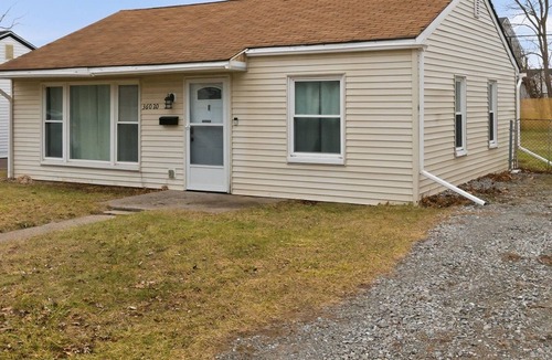 Westland House | Modern & Stylish 2BR Suburban Retreat