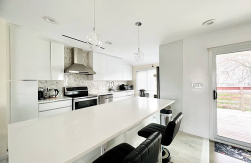 Glen Cove House | Modern Stylish 3b3b Home @Glen Cove