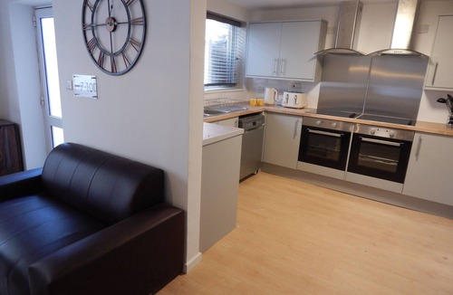 Cambridge House | Modern, stylish and well located with parking