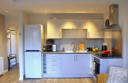 Perth Apartment | Modern Stylish Apartment with central access