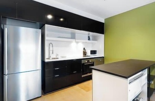 Bowen Hills Apartment | Modern & Stylish Apt w/Large Balcony & Parking!