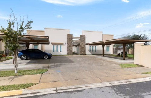 Edinburg Apartment | Modern Stylish Cozy Apt 2BR/2BA King Size Bed
