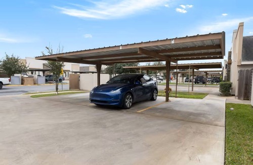 Edinburg Apartment | Modern Stylish Cozy Apt 2BR/2BA King Size Bed