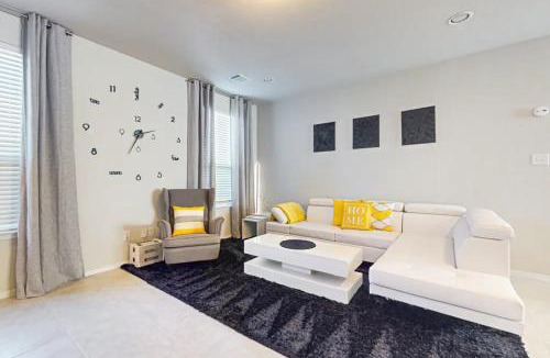 Travis County House | Modern & Stylish Retreat Near Downtown- New Home