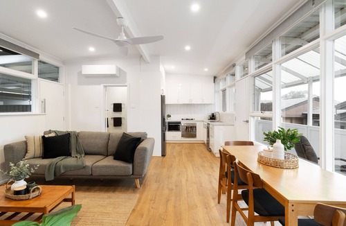 Hazelwood Park Apartment | Modern Stylish Self-contained Apartment