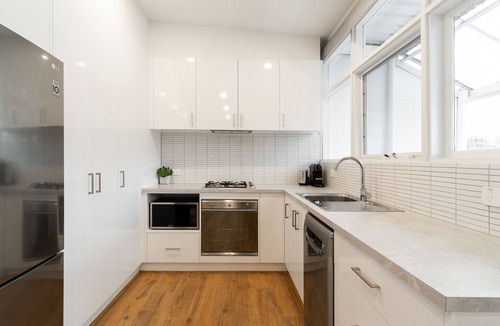 Hazelwood Park Apartment | Modern Stylish Self-contained Apartment