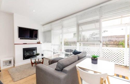 Hazelwood Park Apartment | Modern Stylish Self-contained Studio Apartment