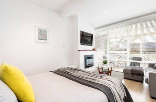 Hazelwood Park Apartment | Modern Stylish Self-contained Studio Apartment