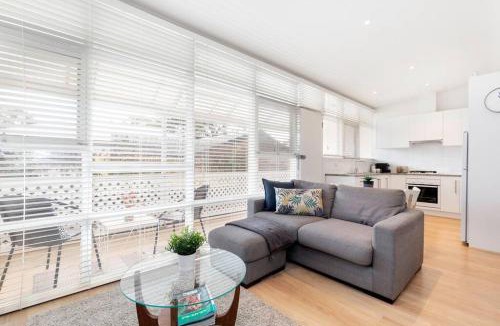 Hazelwood Park Apartment | Modern Stylish Self-contained Studio Apartment