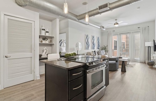 Dallas Design District Apartment | Modern Stylish Suite Design Distict Dallas