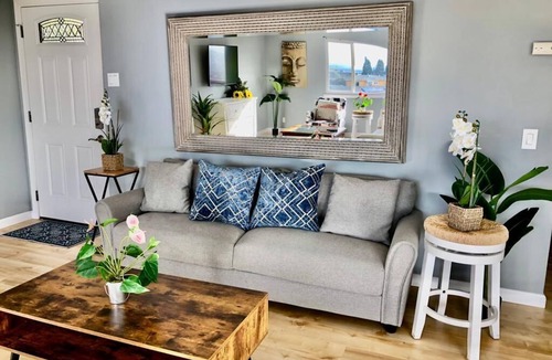 San Leandro House | Modern Stylish Unit w/Parking Perfect for Group