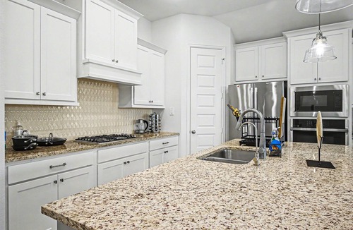 Manvel House | Modern Suburban Retreat Near Shopping & Parks