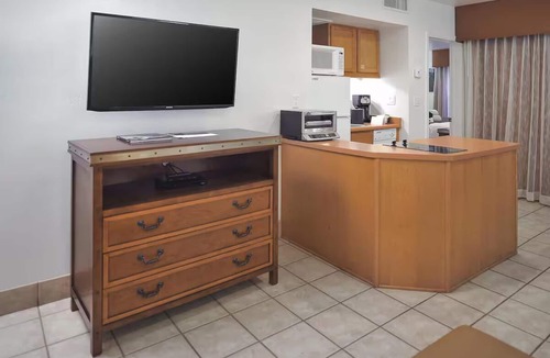 Sedona Resort | Modern Suite Escape w/Balcony, Spa, Full Kitchen & Resort Amenities