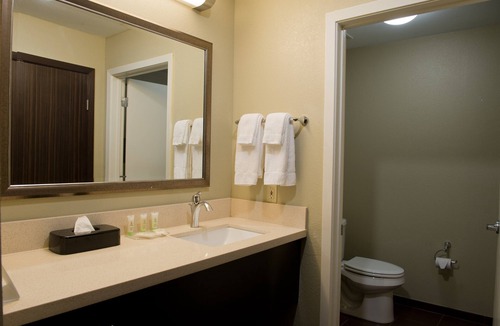 Barker Condo | Modern Suite | Free Breakfast + Free Wi-Fi