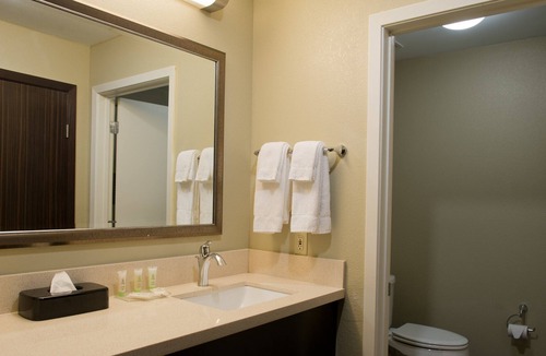 Barker Condo | Modern Suite | Free Breakfast + 24 Hour Business Center + Outdoor Pool