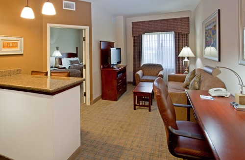 Webster Hotel | Modern Suite | Free Breakfast + Pool + Hot Tub