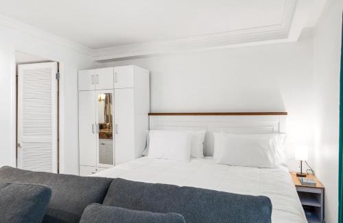 Waikiki Apartment | Modern Suite Free Parking View AC King Bed Kitchen