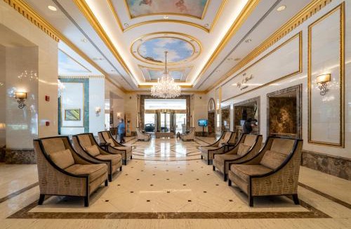 Waikiki Apartment | Modern Suite Free Parking View AC King Bed Kitchen