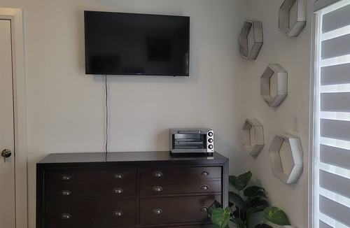 Mount Hope Apartment | Modern Suite Near Hamilton Airport