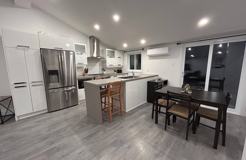 Sutton Condo | Modern suite near the mountain