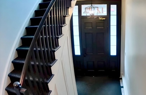 Port Hope Apartment | Modern Suite on the River