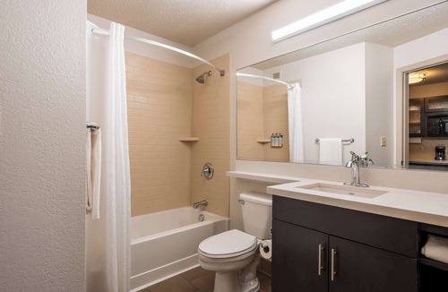 Fossil Creek Hotel | Modern Suite | Pet Friendly | Free Parking