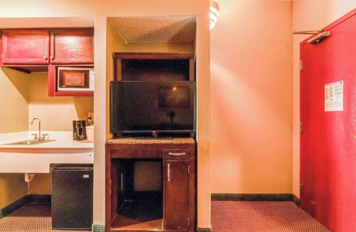 Jonesboro Hotel | Modern Suite w/2 Queens | Near Arkansas State Univ & Downtown Jonesboro