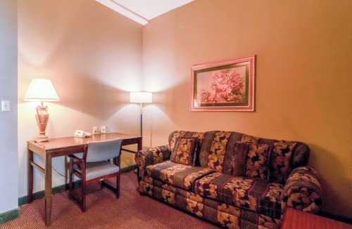 Jonesboro Hotel | Modern Suite w/2 Queens | Near Arkansas State Univ & Downtown Jonesboro