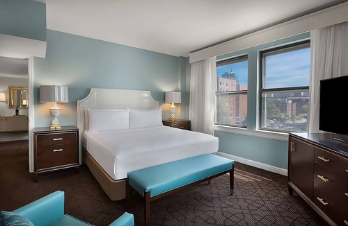 Central West End Hotel | Modern Suite w/Living & Dining Areas! Pets Allowed! W/Parking, Pool & Cinema!