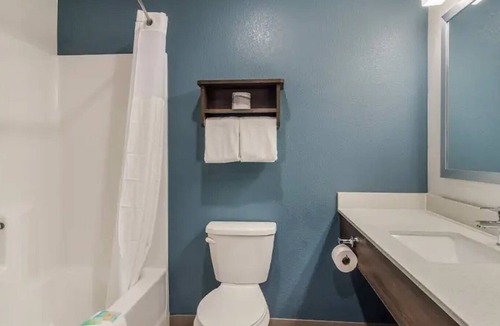Lowell Hotel | Modern Suite with Full Kitchen Near Pinnacle Promenade and Shiloh Memorial Park