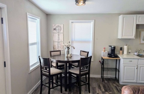 Floydada Apartment | Modern Suite with Full Kitchen