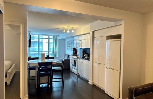 Bathurst Quay Apartment | Modern Suite with King Bed